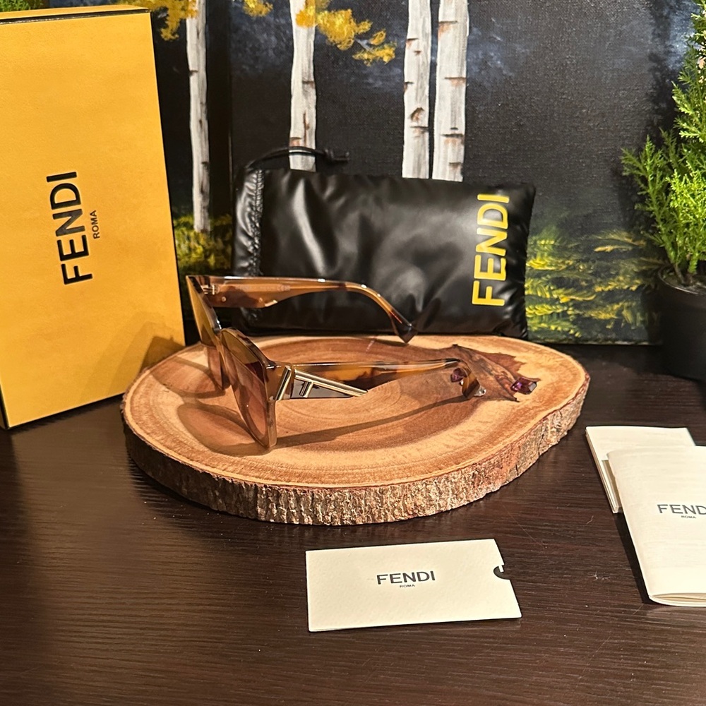 Fendi Tan Sunglasses with Gold Accents brand new - Picture 4 of 7
